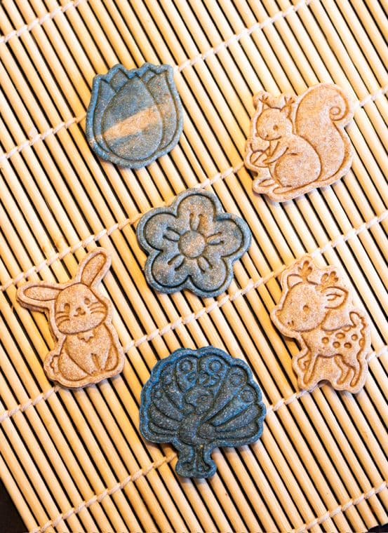 Biscuits aux tons chauds et dorés