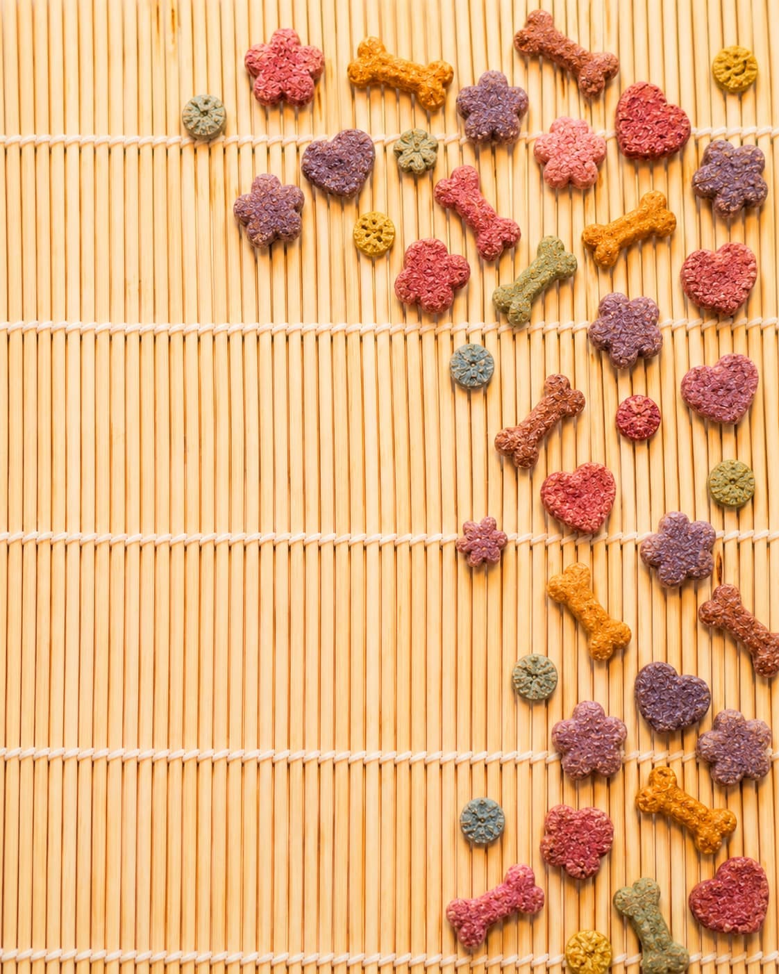 Assortiment de minis biscuits de la Collection spéciale : fleurs, cœurs, os et confettis colorés